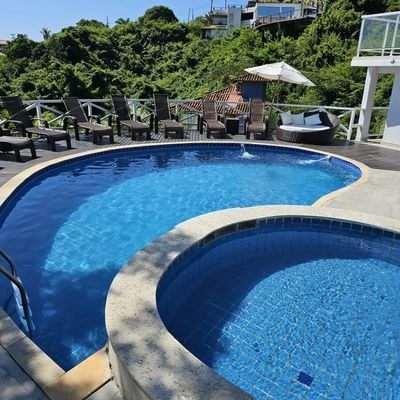 Piscina e banheira de hidromassagem da Pousada Amancay